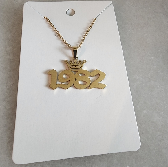 🔥GOLD "1982" NECKLACE🔥 - Picture 6 of 6